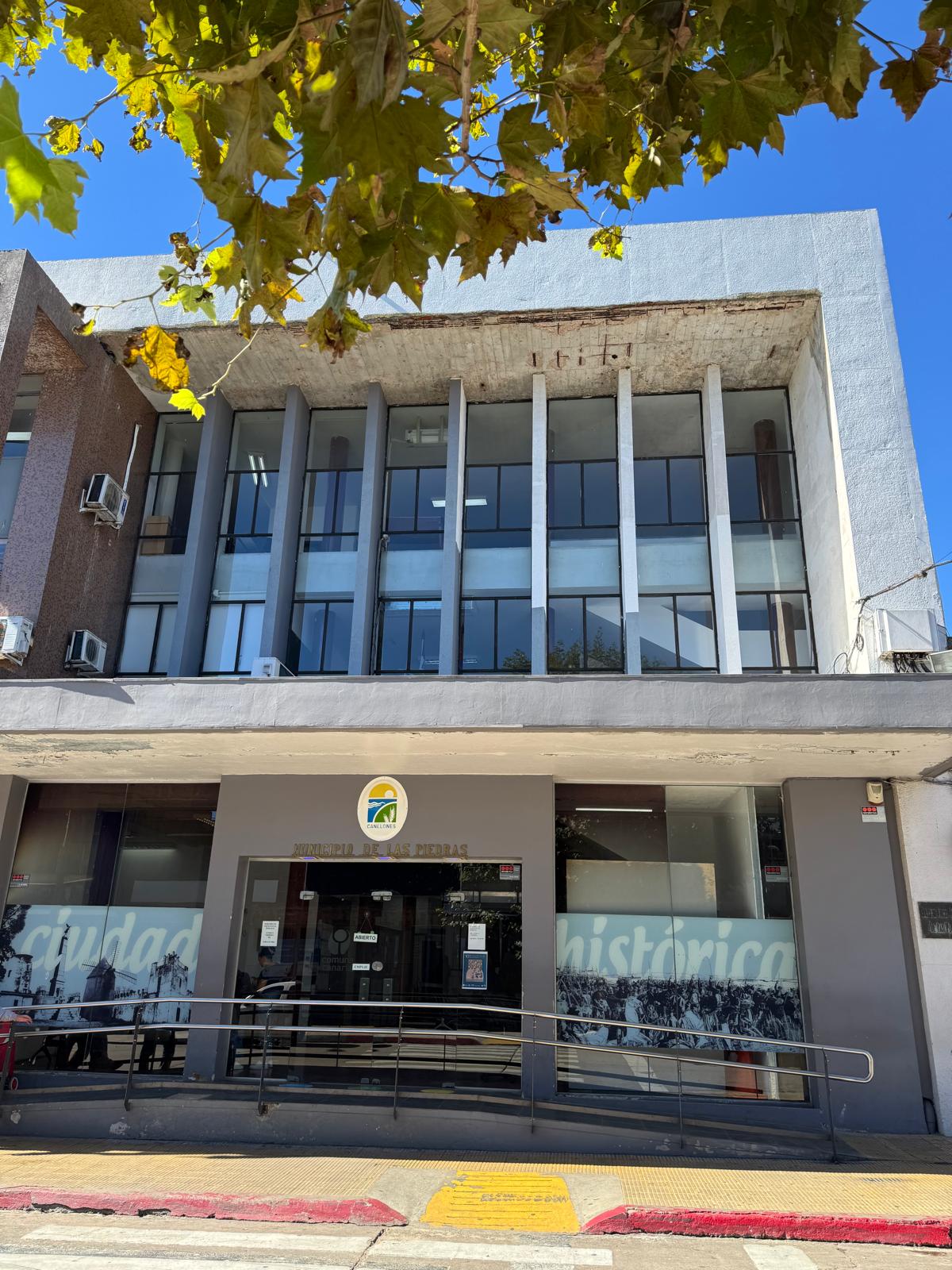 Fachada del Municipio de Las Piedras